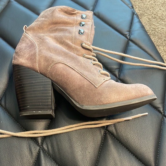 8.5 suede booties beige - Picture 2 of 4